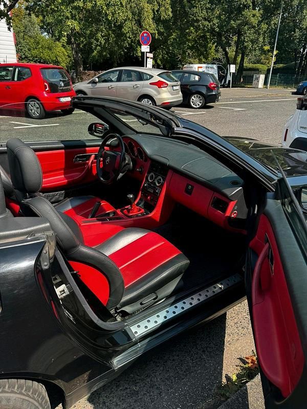 Schwarz Gebraucht 1999 Mercedes SLK200 Cabrio | 2.700 € (Fairer Preis) - Bild 1/4