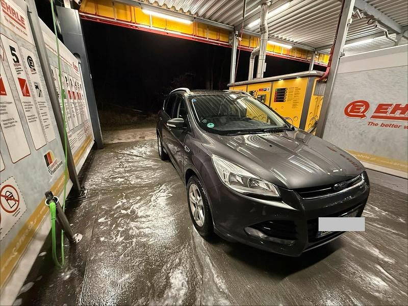 Gebraucht Ford Kuga 150 PS (110 kW) 2016 Grau SUV