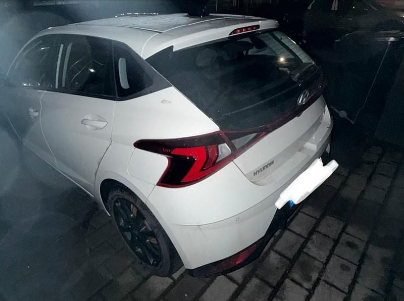 Gebraucht Hyundai i20 101 PS (74 kW) 2021 Weiß Kleinwagen
