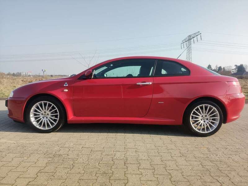 Rot Gebraucht 2004 Alfa Romeo GT Distinctive Coupé | 12.500 € - Bild 1/4