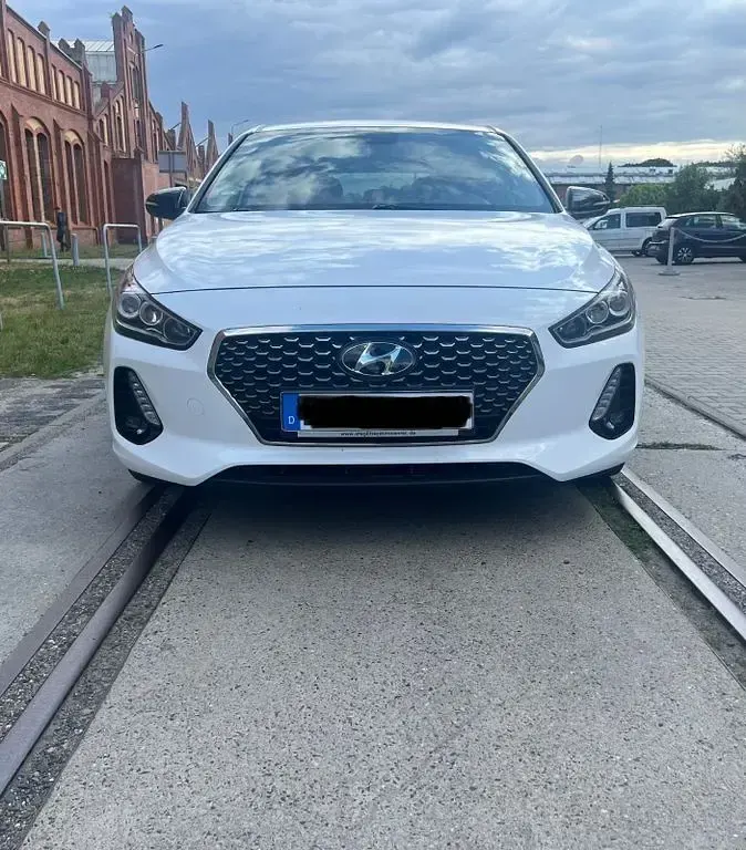 Gebraucht Hyundai i30 Premium 140 PS (102 kW) 2017 Weiß Limousine