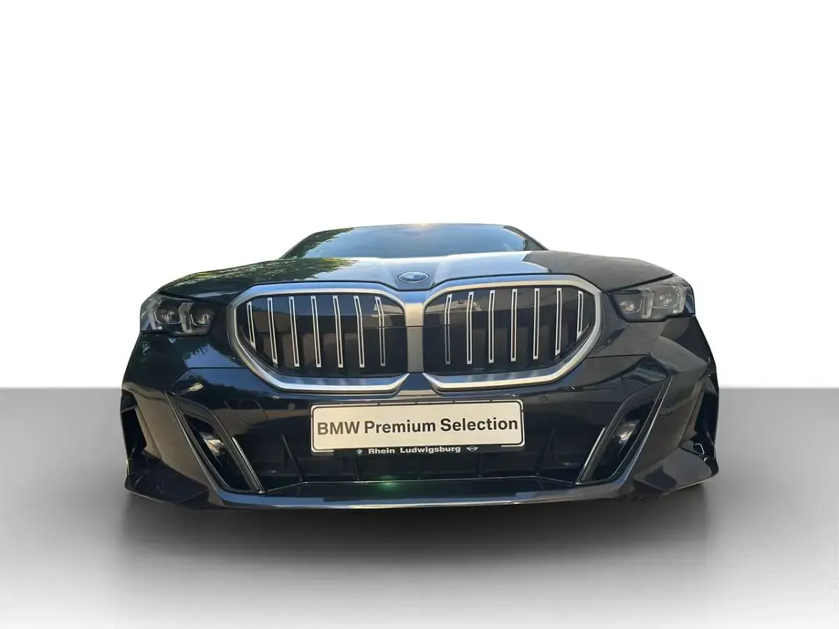 Gebraucht BMW 520 M Sport 197 PS (144 kW) 2024 Grau Limousine