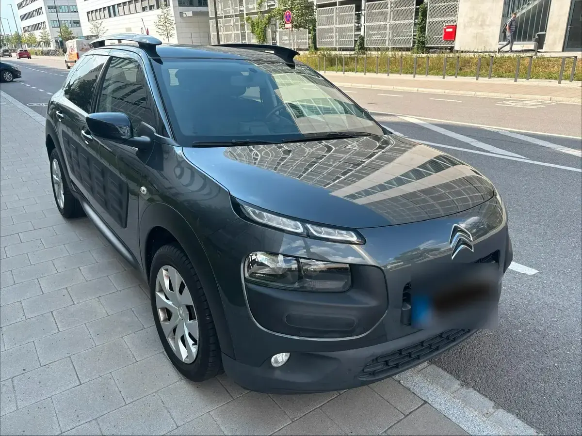 Gebraucht Citroën C4 Cactus 99 PS (72 kW) 2016 Schwarz Kleinwagen