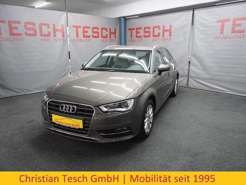 Grau Gebraucht 2015 Audi A3 Attraction Limousine | 13.990 € (Guter Preis) - Bild 1/3
