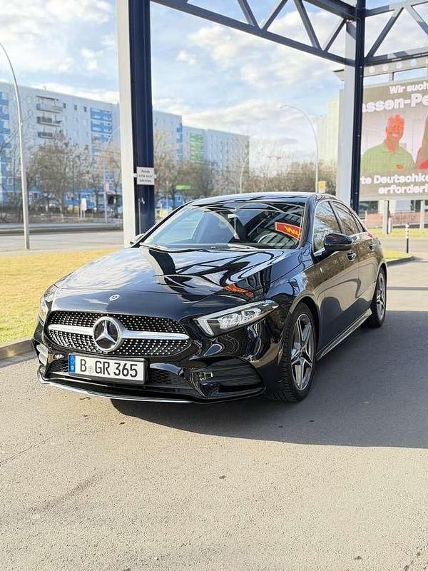 Gebraucht Mercedes A200 AMG line 163 PS (119 kW) 2020 Schwarz Limousine