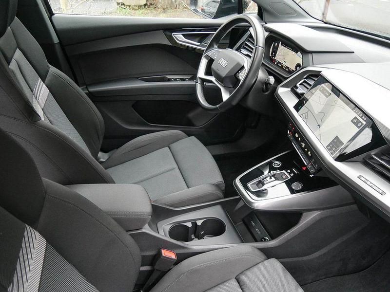 Gebraucht Audi Q4 e-tron Ambiente 150 kW (204 PS) 2022 Mythosschwarz metallic SUV