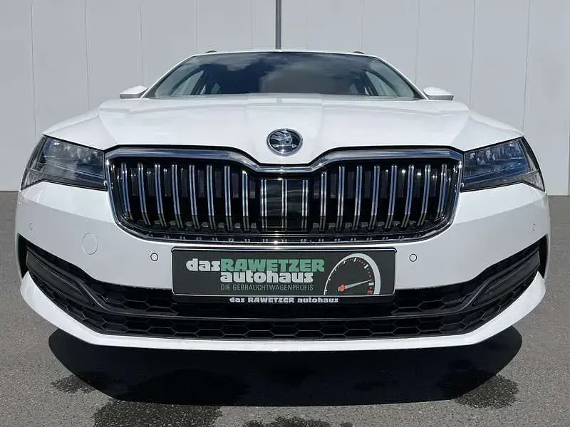 Gebraucht Skoda Superb Ambition 150 PS (110 kW) 2021 Weiß Kombi