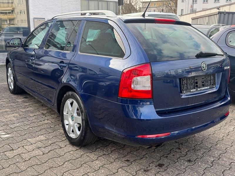 Gebraucht Skoda Octavia Ambiente 122 PS (89 kW) 2009 Blau Kombi