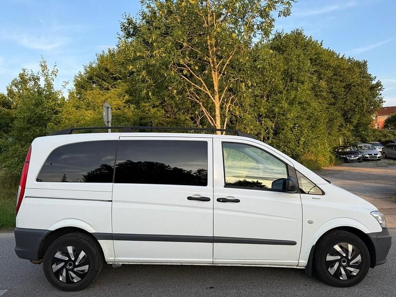 Weiß Gebraucht 2011 Mercedes Vito Van / Kleinbus | 7.990 € (Etwas zu teuer) - Bild 1/4