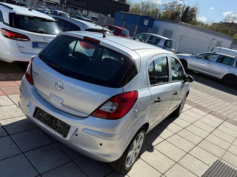Gebraucht Opel Corsa Selection 80 PS (58 kW) 2009 Starsilber iii m2 Kleinwagen