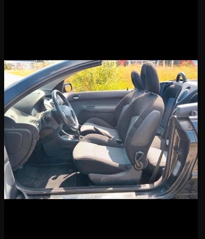 Gebraucht Peugeot 206 CC 109 PS (80 kW) 2004 Schwarz Cabrio