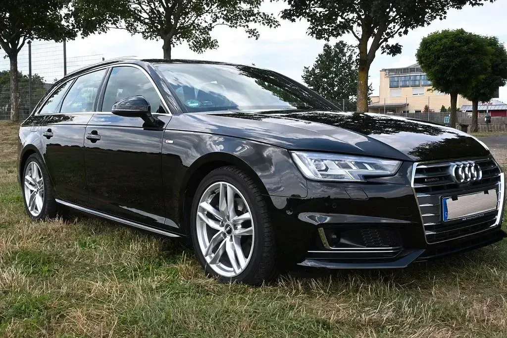Gebraucht Audi A4 Ambiente 218 PS (160 kW) 2017 Schwarz Kombi