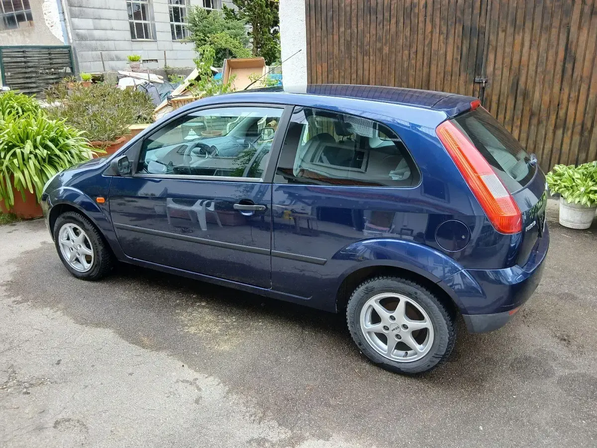 Gebraucht Ford Fiesta Ambiente 69 PS (50 kW) 2003 Blau Kleinwagen