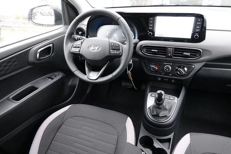 Grün Neu 2025 Hyundai i10 Trend Kleinwagen | 16.970 € (Guter Preis) - Bild 1/4