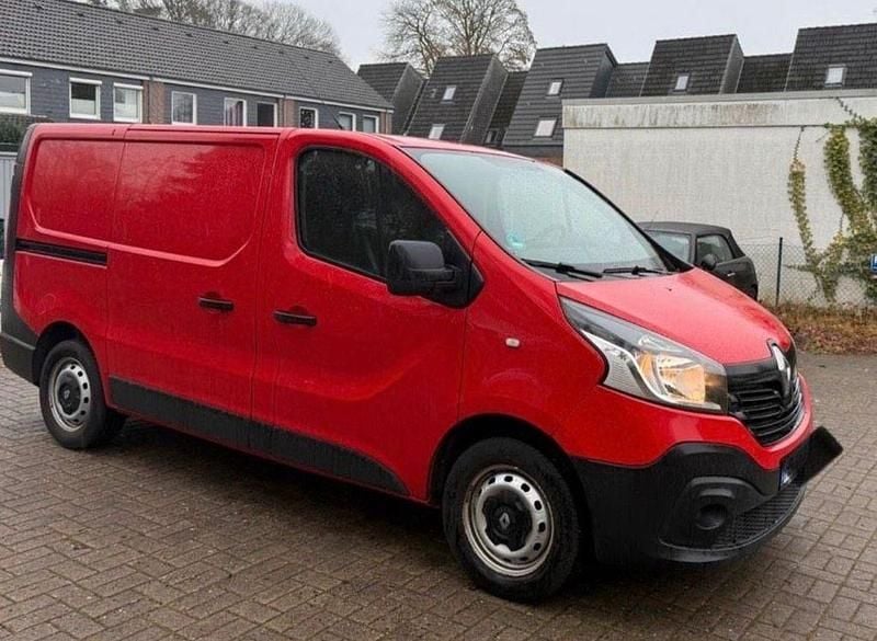 Gebraucht Renault Trafic 95 PS (69 kW) 2016 Rot Van / Kleinbus