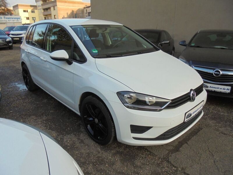 Weiß Gebraucht 2016 VW Golf VII Trendline Limousine | 8.999 € (Guter Preis) - Bild 1/4