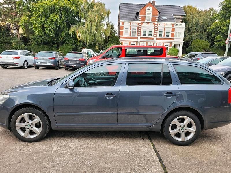 Silber Gebraucht 2011 Skoda Octavia Kombi | 6.450 € (Fairer Preis) - Bild 1/4