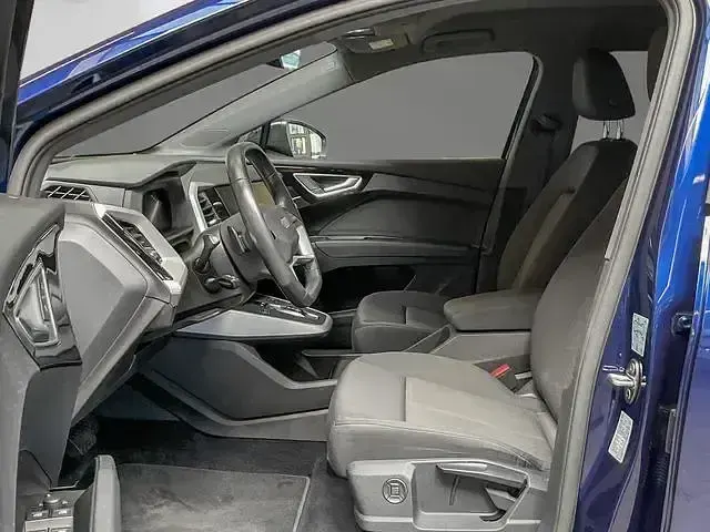 Gebraucht Audi Q4 e-tron Comfort 150 kW (204 PS) 2023 Navarrablau SUV