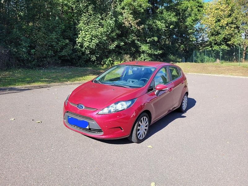Rot Gebraucht 2012 Ford Fiesta Trend Kleinwagen | 3.800 € (Fairer Preis) - Bild 1/4