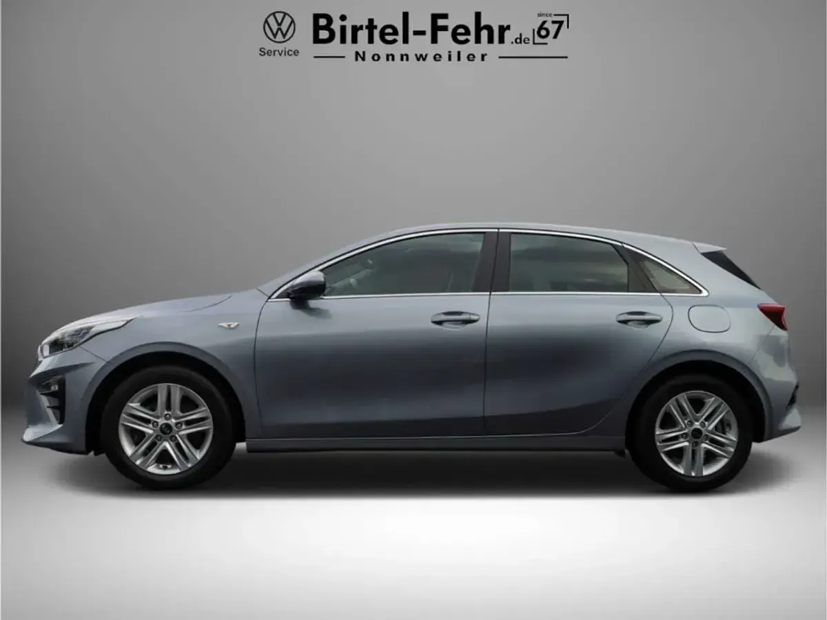 Używany Kia Ceed Vision 136 KM (100 kW) 2021 Srebrny Hatchback