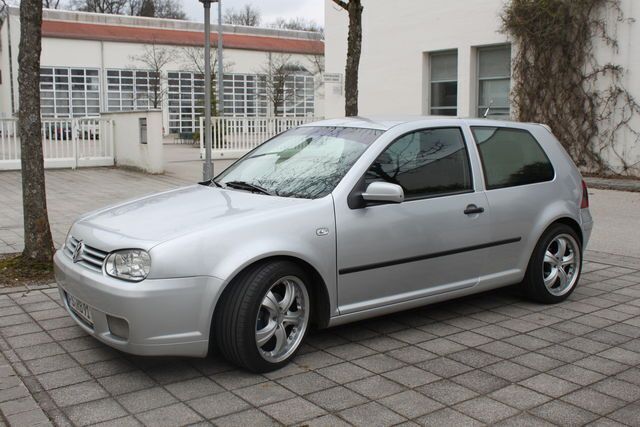 Silber metallic Gebraucht 2001 VW Golf IV Design Limousine | 2.800 € (Etwas zu teuer) - Bild 1/4