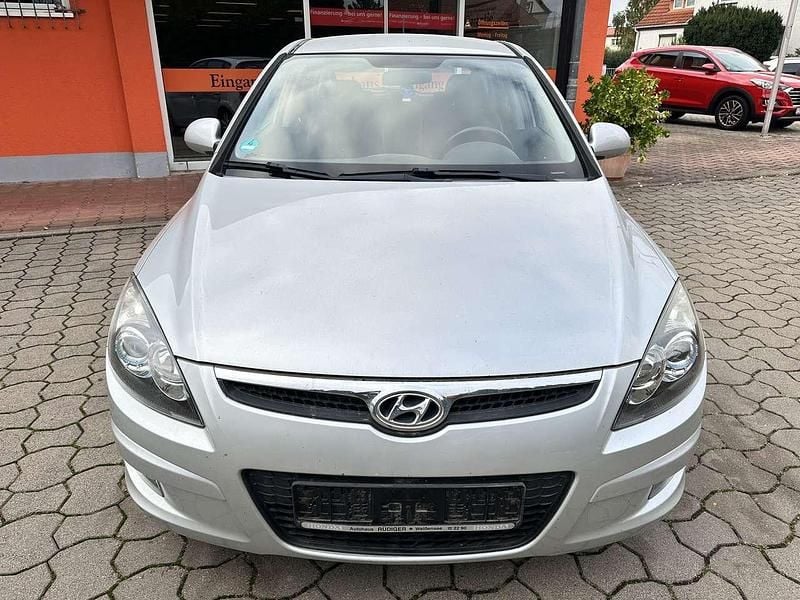 Gebraucht Hyundai i30 109 PS (80 kW) 2010 Grau Limousine