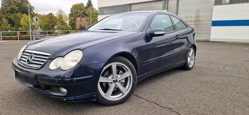 Blau Gebraucht 2003 Mercedes C180 Coupé | 3.000 € (Fairer Preis) - Bild 1/4