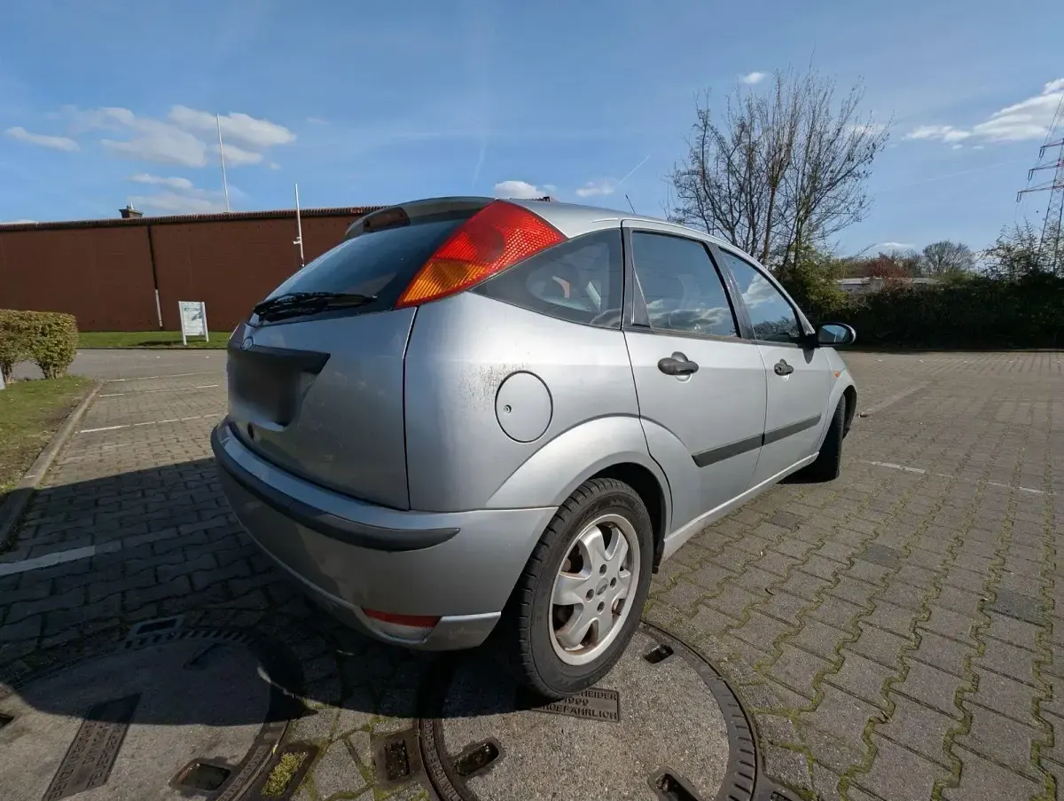Gebraucht Ford Focus 101 PS (74 kW) 2002 Grau Limousine