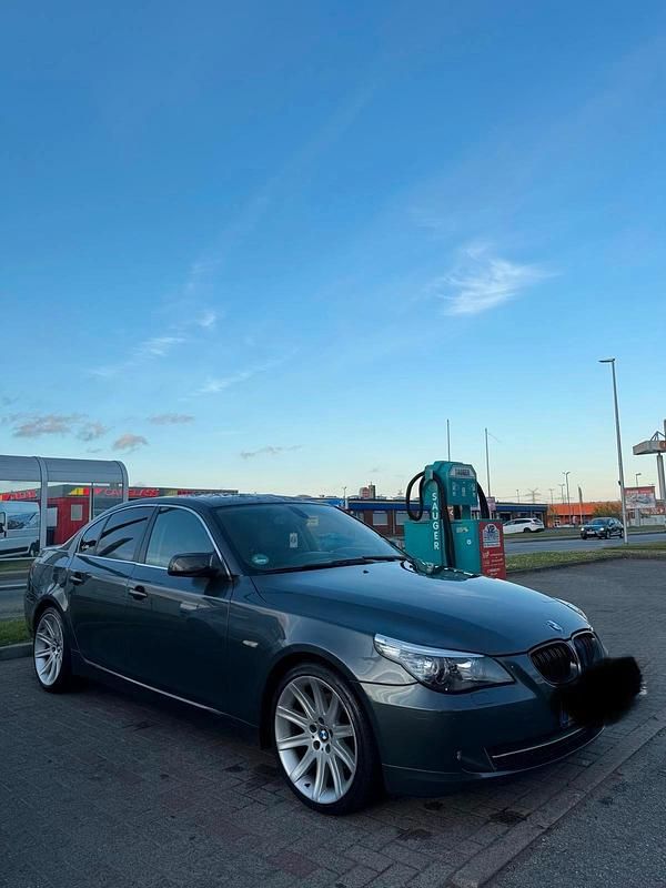 Gebraucht BMW 525 197 PS (144 kW) 2008 Grau Limousine