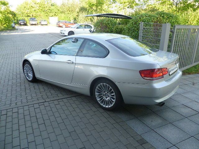 Gebraucht BMW 320 170 PS (125 kW) 2008 Silber metallic Coupé