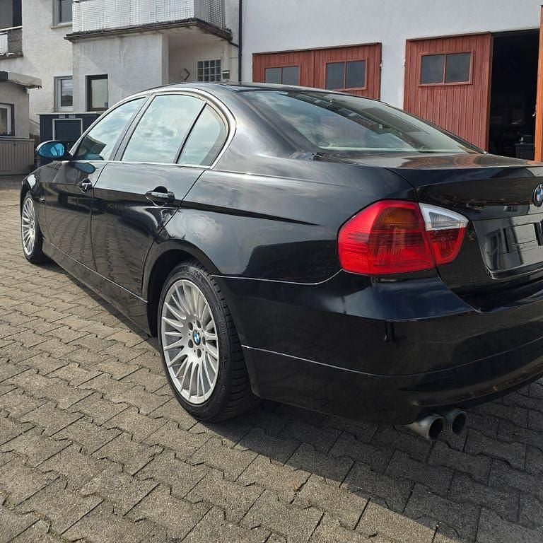 Gebraucht BMW 325 218 PS (160 kW) 2007 Limousine