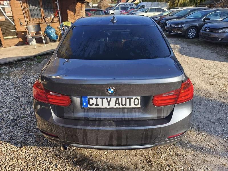 Gebraucht BMW 318 143 PS (105 kW) 2015 Mineralgrau metallic Limousine