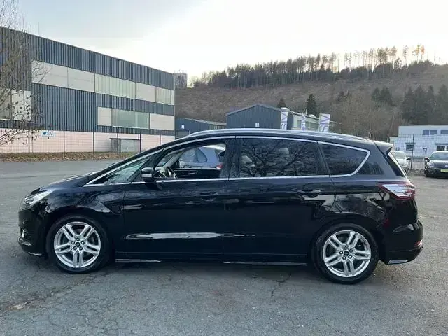 Używany Ford S-MAX ST-Line 209 KM (153 kW) 2016 Czarny Minivan