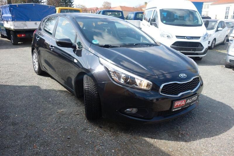 Second-hand Kia Ceed Attract 99 CP (72 kW) 2013 Hatchback
