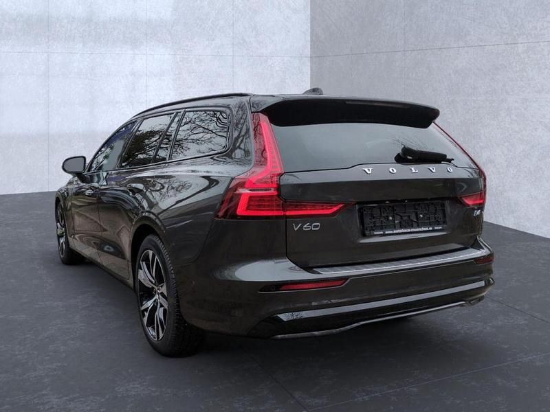 Gebraucht Volvo V60 Plus 197 PS (144 kW) 2024 Platinum grey / (metallic) Kombi
