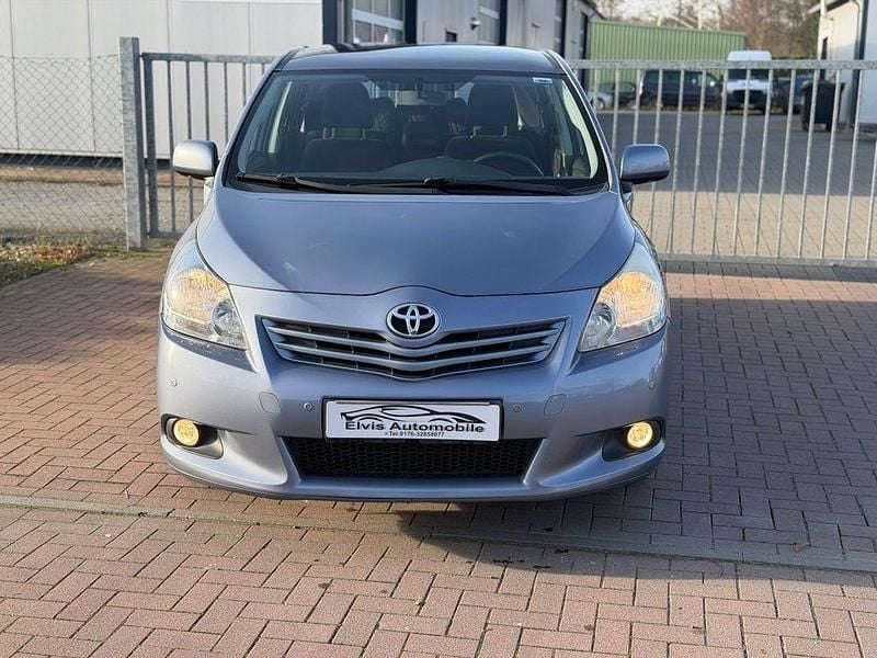 Gebraucht Toyota Verso Edition 147 PS (108 kW) 2011 Blau Van / Kleinbus