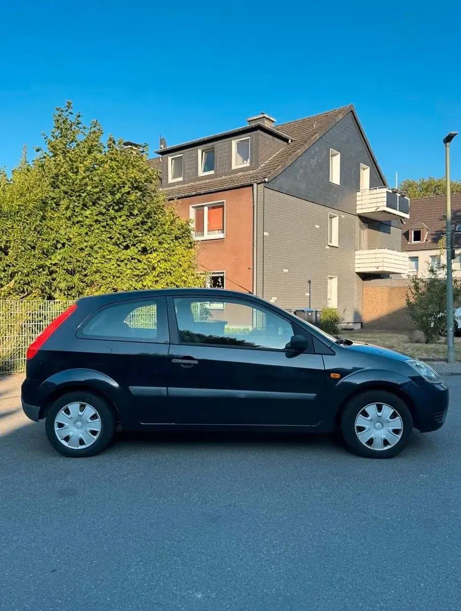 Gebraucht Ford Fiesta 60 PS (44 kW) 2005 Blau Kleinwagen