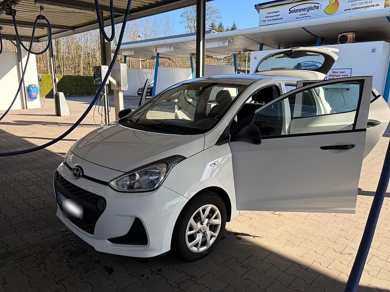 Gebraucht Hyundai i10 GO! 67 PS (49 kW) 2017 Weiß Kleinwagen