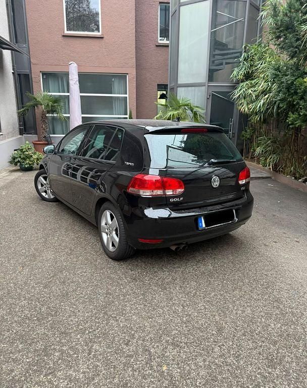 Gebraucht VW Golf VI Team 122 PS (89 kW) 2011 Schwarz Kleinwagen