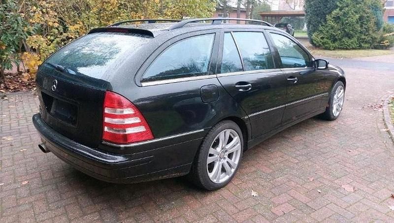 Schwarz Gebraucht 2004 Mercedes C230 Avantgarde Kombi | 800 € (Superpreis) - Bild 1/4