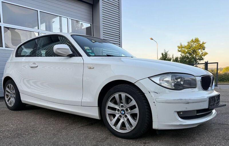 Weiß Gebraucht 2010 BMW 118 Advantage Kleinwagen | 1.890 € (Fairer Preis) - Bild 1/4