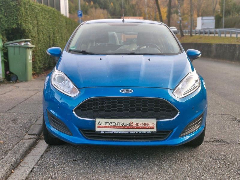 Gebraucht Ford Fiesta Trend 101 PS (74 kW) 2017 Blau Kleinwagen