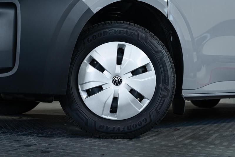 Neu VW T6.1 100 kW (136 PS) 2026 Stone grey Van