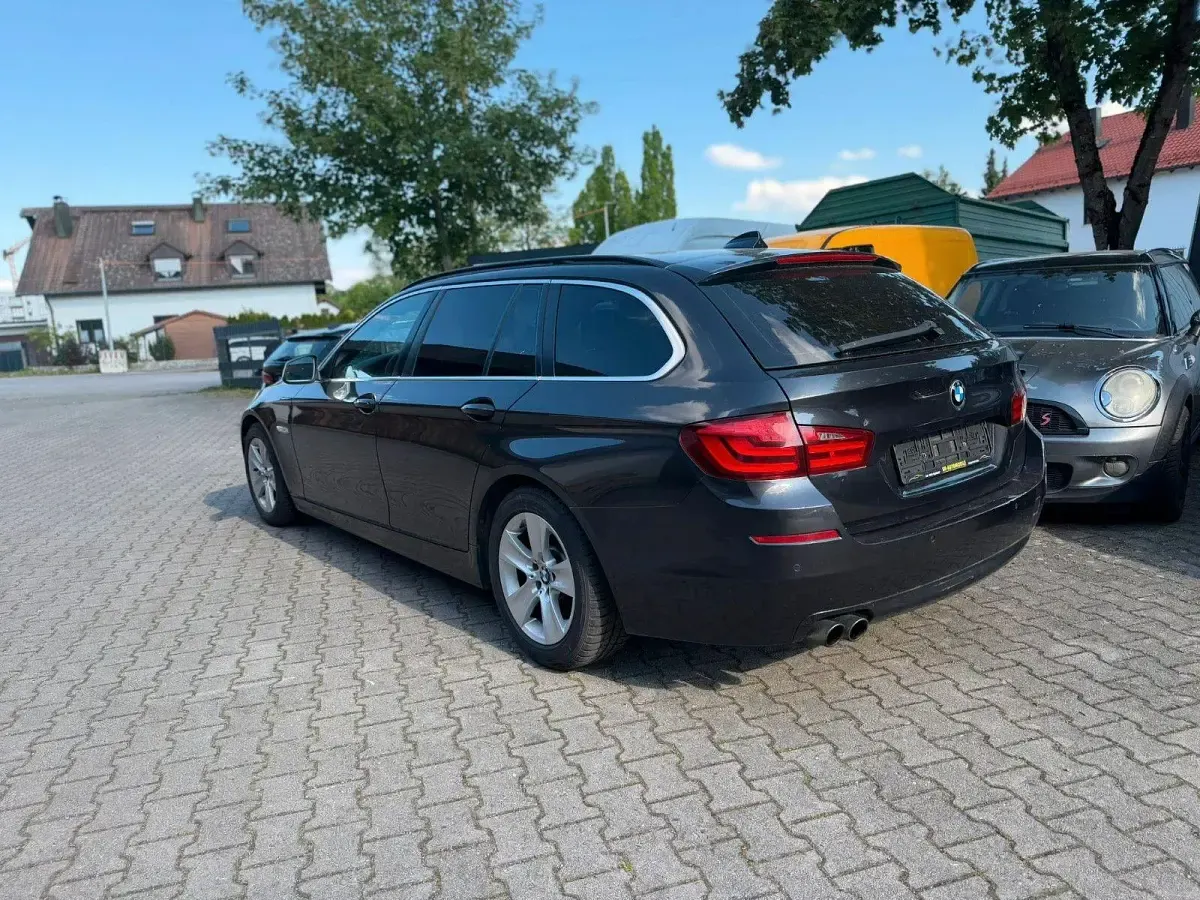 Gebraucht BMW 520 184 PS (135 kW) 2011 Grau Kombi