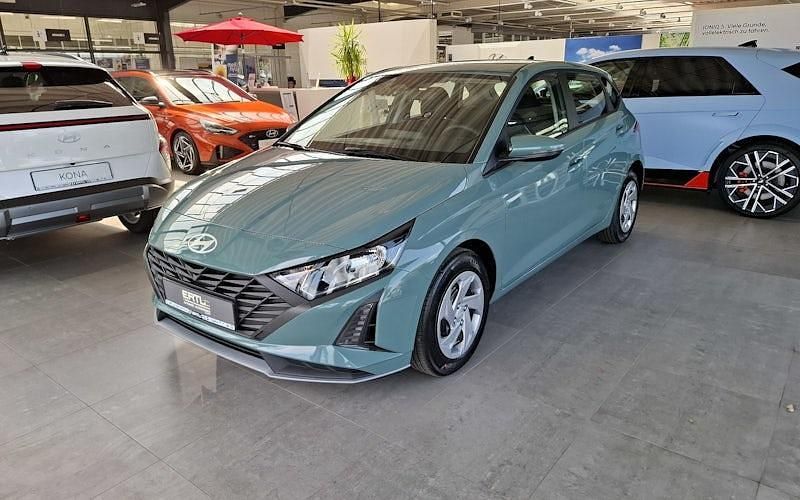 Grün Neu 2025 Hyundai i20 Select Limousine | 19.690 € (Fairer Preis) - Bild 1/4