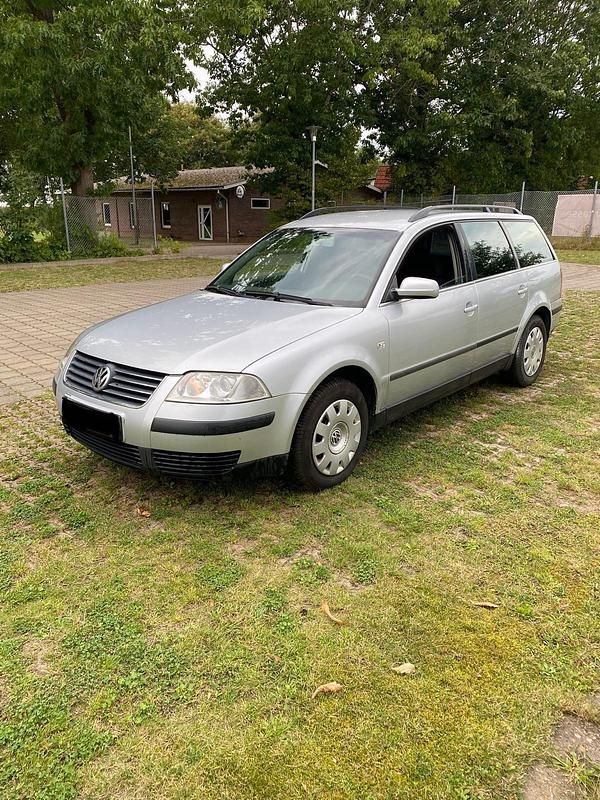 Silber Gebraucht 2002 VW Passat Kombi | 2.222 € (Fairer Preis) - Bild 1/4