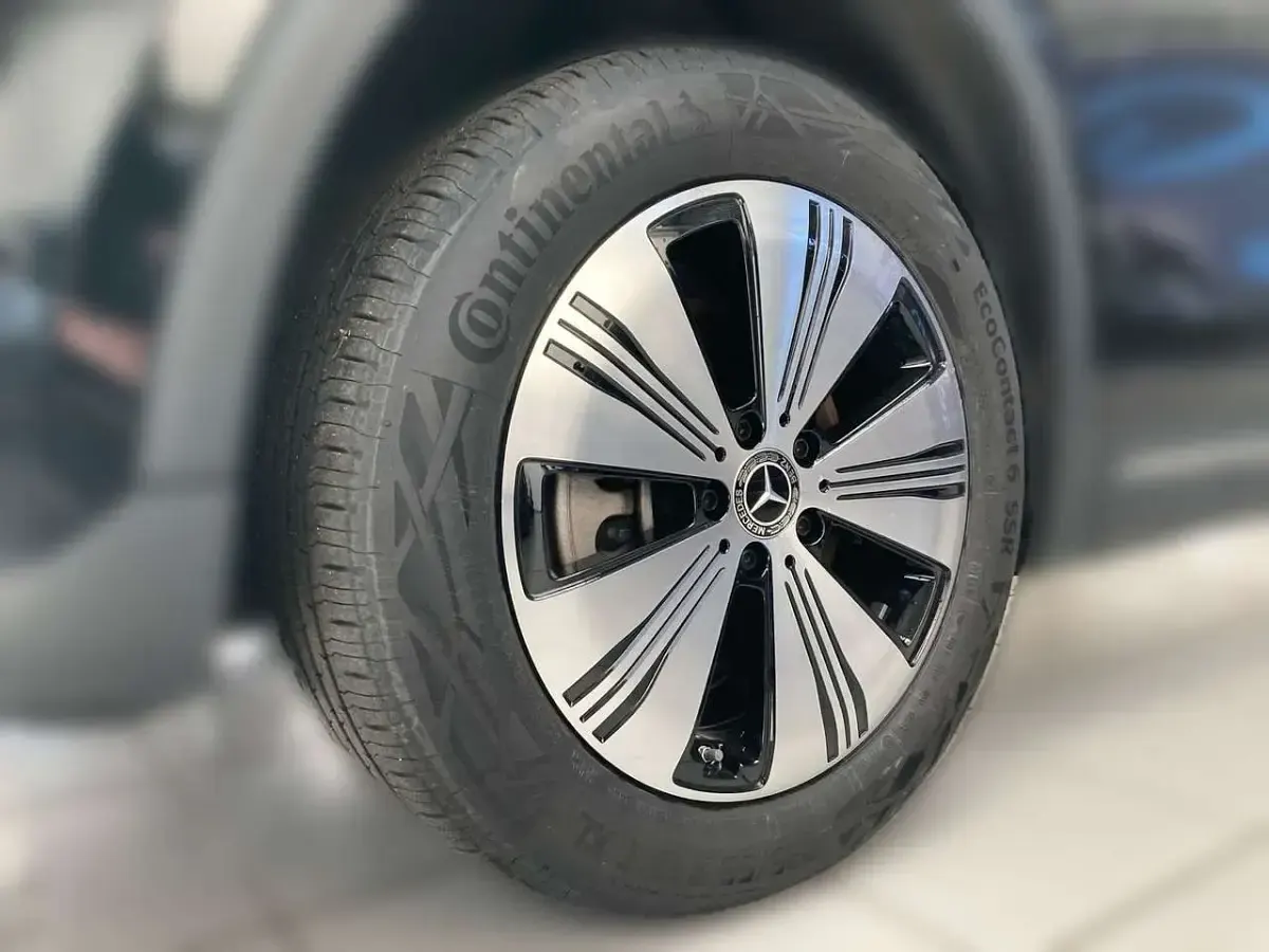 Second-hand Mercedes EQA250 Progressive 139 kW (190 CP) 2023 Negru SUV