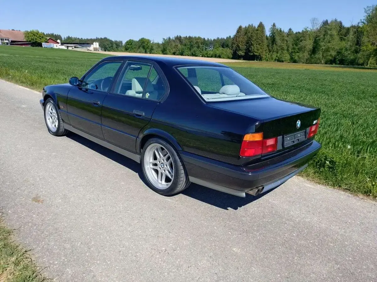 Używany BMW M5 326 KM (239 kW) 1995 Czarny Kombi