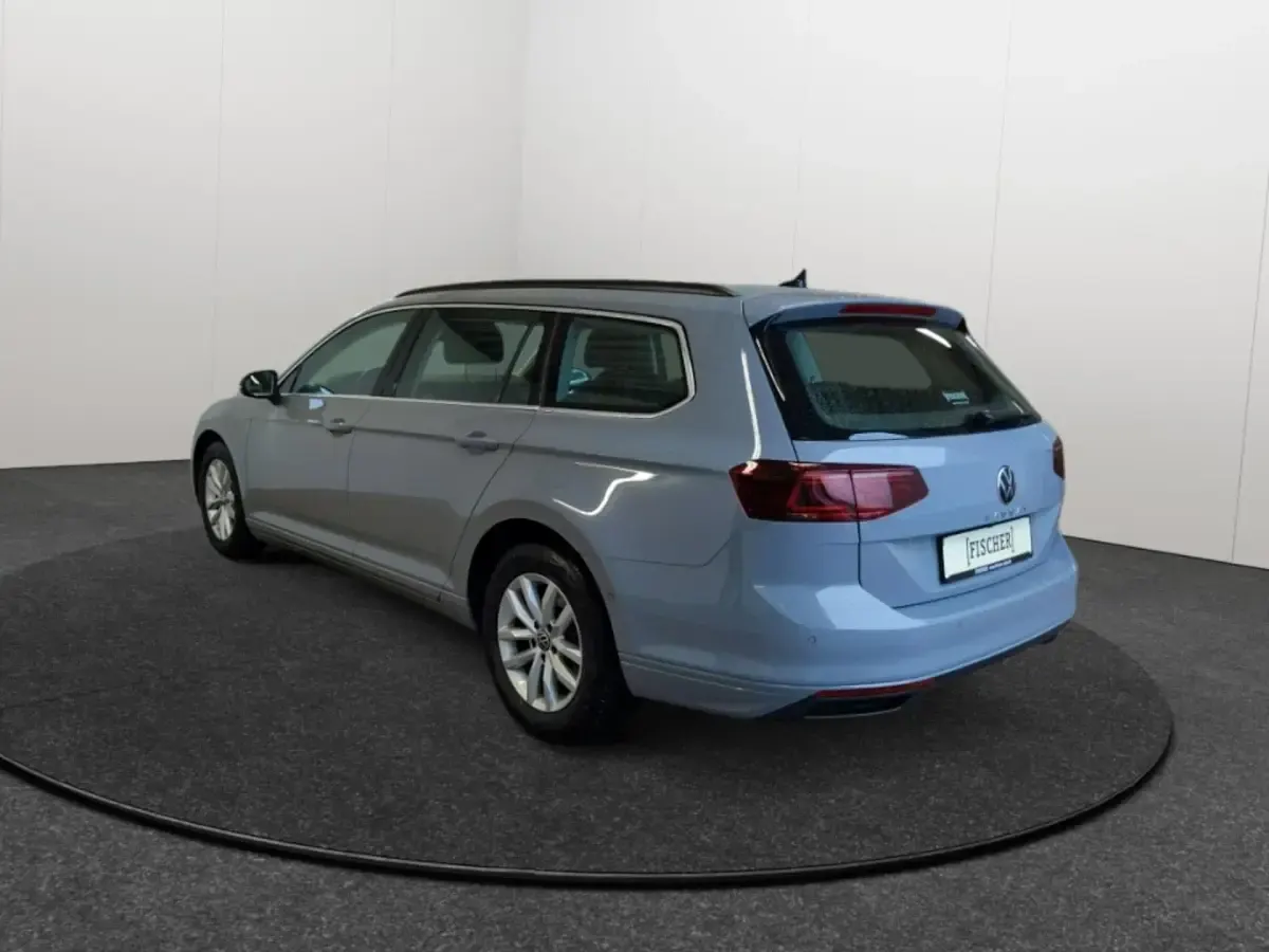 Gebraucht VW Passat Business 150 PS (110 kW) 2023 Grau Kombi