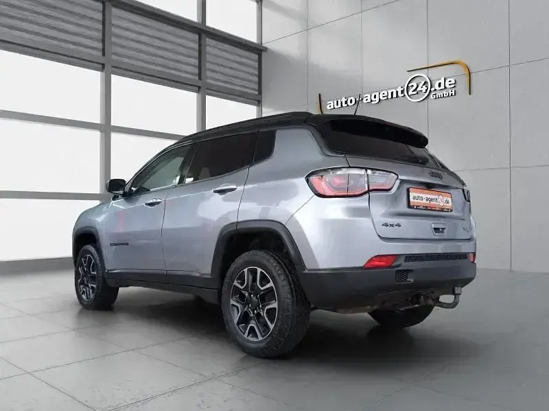 Used Jeep Compass Trailhawk 170 HP (125 kW) 2019 Silver SUV
